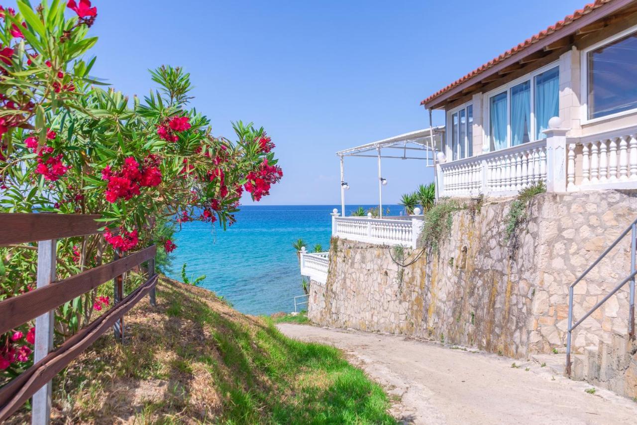 Baywatch Apartments On The Beach By "Elite" アモウディ エクステリア 写真